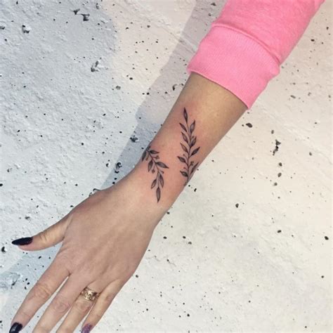 Id Es De Tatouages Bracelet Pour Femme Wrap Around Wrist Tattoos