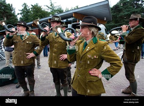 Blowing Hunting Horn Hi Res Stock Photography And Images Alamy