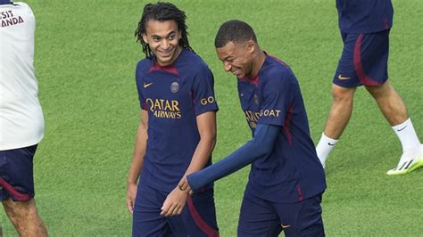 Foto Adiknya Kylian Mbappe Ethan Debut Di Psg Usia 16 Tahun Halaman 2