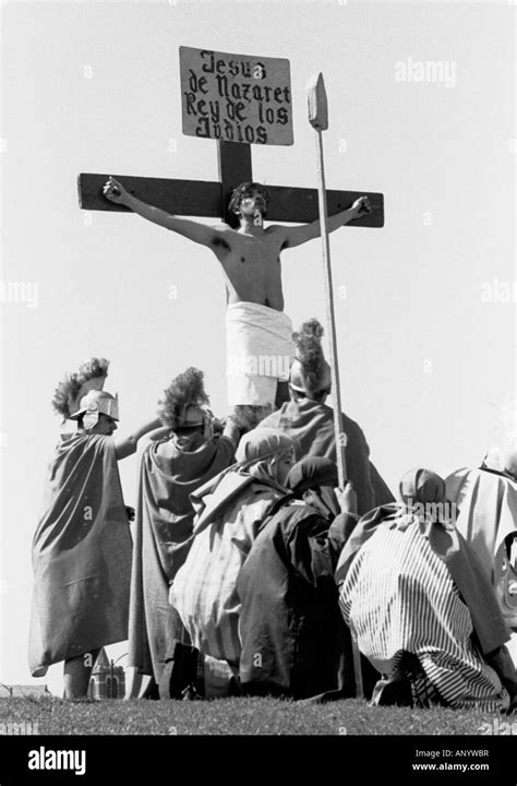 Ein Mann Reenacting Die Passion Und Kreuzigung Christi Wird Am