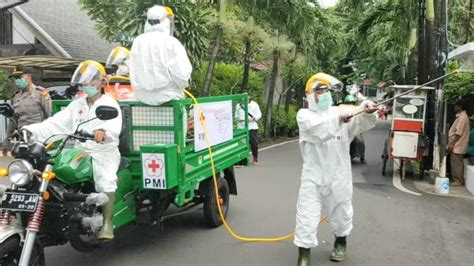 Jk Pantau Penyemprotan Disinfektan Di Wilayah Jakarta Republika Online