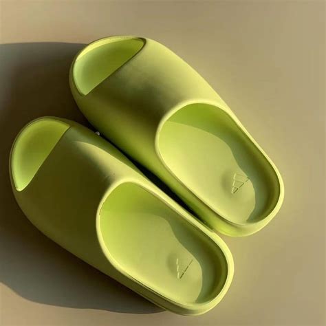 Where To Buy The Yeezy Slide Glow Green Restock House Of Heat