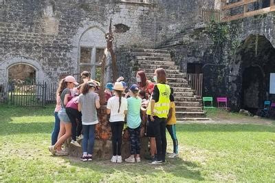 Visite guidée de l exposition sur la biodiversité dans un château