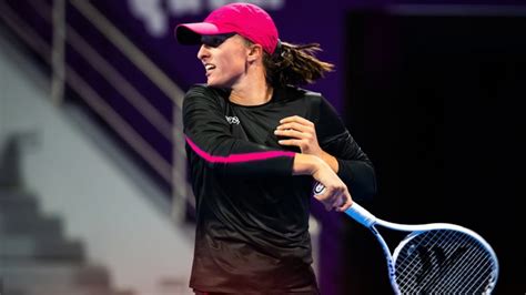 Iga Swiatek Sweeps Past Sloane Stephens In Dubai Tennis Championships