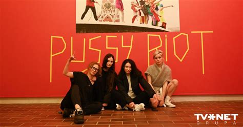 Krievijas tiesa Pussy Riot dalībniecei aizmuguriski piespriež sešus gadus cietumā