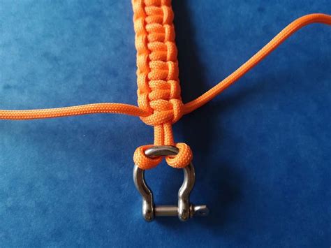 Comment Faire Un Bracelet En Paracorde Avec Le Tressage Cobra