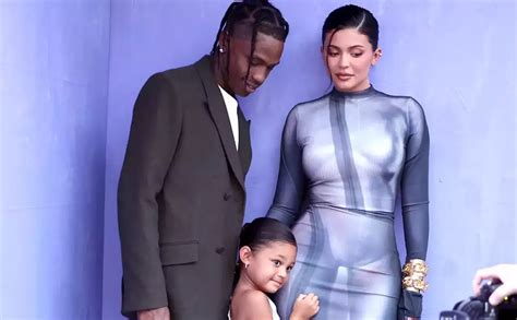 De La Mano De Kylie Jenner Stormi Se Roba Las Miradas En Los Billboard