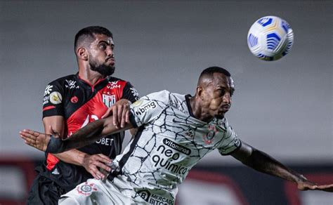 Corinthians Sai Na Frente Mas Trope A E Deixa Atl Tico Go Chegar Ao Empate