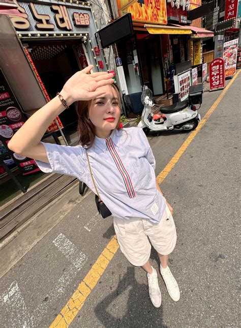 Em gái Công Vinh diện bikini nhỏ xíu lại lần nữa đốt mắt netizen Báo Tri thức và Cuộc sống