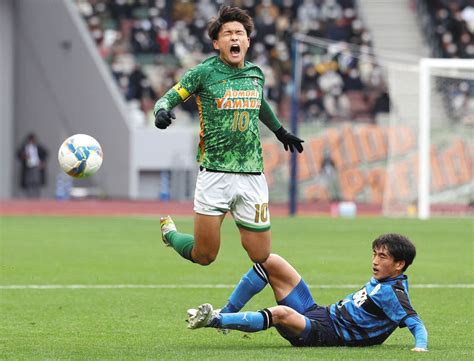 青森山田が2点リードして後半へ 丸山が37分に先制点【高校サッカー選手権決勝】：中日スポーツ・東京中日スポーツ