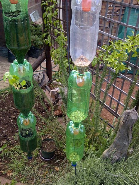 Build Your Own Hanging Garden of Recycled Plastic Bottles | Dengarden