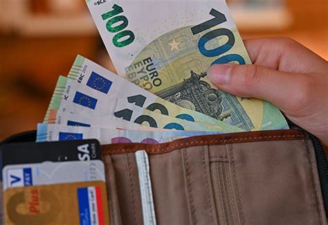 Според декларациите в КПКОНПИ: Над 70 000 лева разлика в годишните ...
