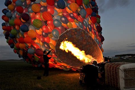 Disney S Up Inspired Hot Air Balloon Stunt I Wanna Ride In That