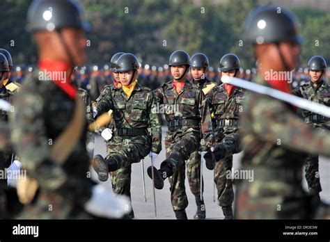 Royal Thai Army Soldiers Hi Res Stock Photography And Images Alamy