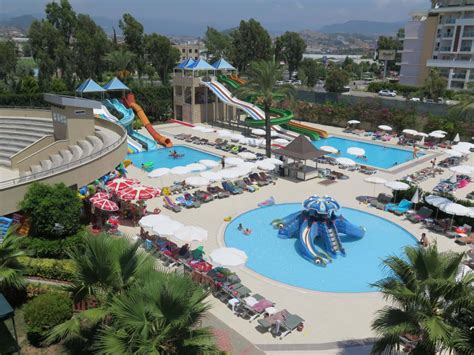 Blick über Kinderpools un Hotel Royal Garden Beach Alanya Konakli