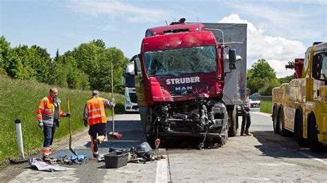 Wallersee Kilometerlanger Stau Nach Lkw Unfall Auf A Sn At