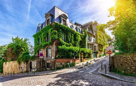 Visiting Montmartre, Paris: Top 12 Attractions | PlanetWare