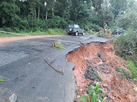 Kerala Floods Updates Narendra Modi Reaches Thiruvananthapuram Will