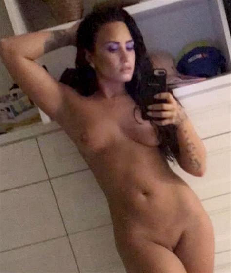 Demi Lovato Strips Fully Nude In Celeb Selfies Celebrity Nude