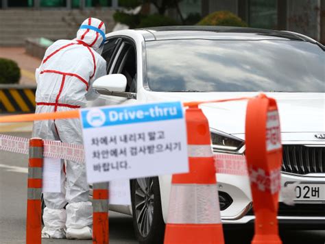 보건소 직원에 침 뱉은 여성 확진자 경찰 수사 서울신문