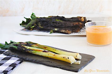 Calçots a la brasa con salsa romesco Mi Gran Diversión