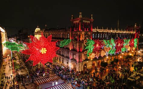 El Zócalo Y El Centro Histórico De La Ciudad De México Se Iluminan Por