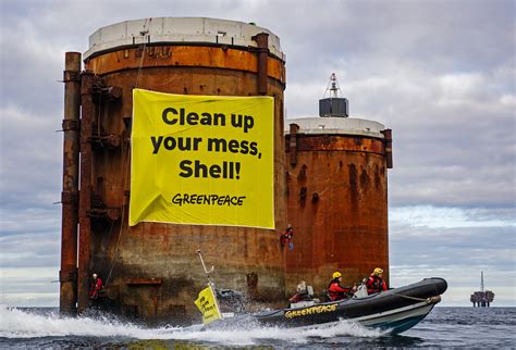 Greenpeace Scales Shells Offshore Brent Platform In Protest Bloomberg