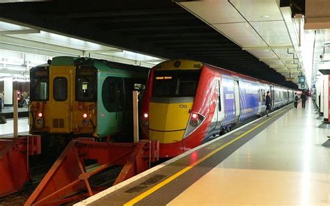 Trains to & from Gatwick Airport - Cheap Train Tickets - HappyRail