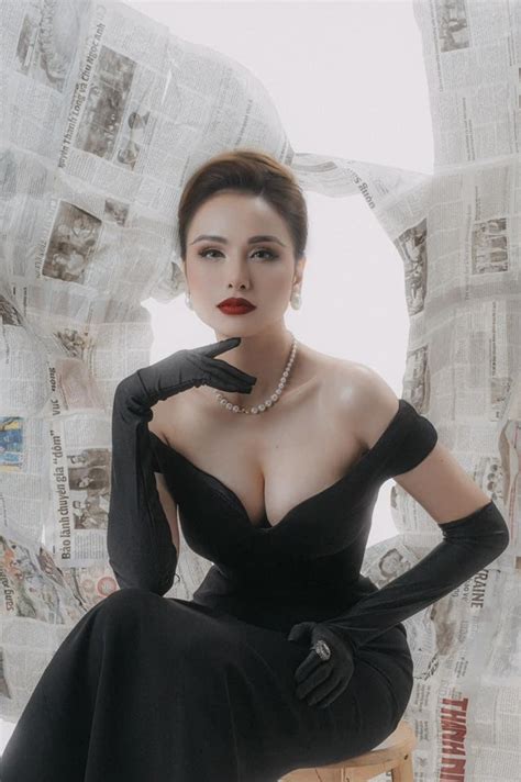 Á hậu Phương Anh khoe dáng nóng bỏng với bikini Hoa hậu Diễm Hương trễ nải vòng quyến rũ