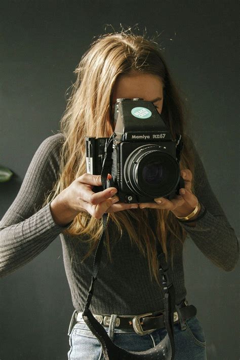 Pin By Arieshana46 On Camera Girls With Cameras Vintage Cameras