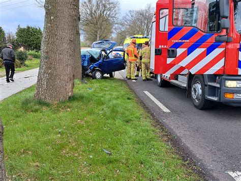 Automobilist Overlijdt Na Frontale Botsing Tegen Boom Nederland