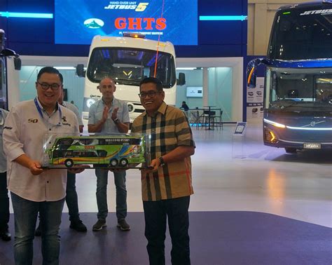 Adiputro Volvo Dan Gunung Harta Handover Unit Jetbus Sdd Di Giias