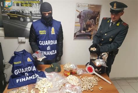 Droga Gdf Sequestra Kg Di Eroina E Cocaina Arresti Tiscali