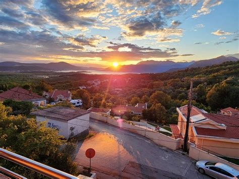 Veliki Trosoban Stan Sa Pogledom Na More Montenegro Genesis