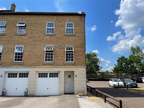 3 Bed End Terrace House For Sale In Finney Drive Grange Park