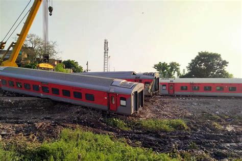 Scontro Tra Due Treni In India Almeno 13 Morti E 50 Feriti Terzo