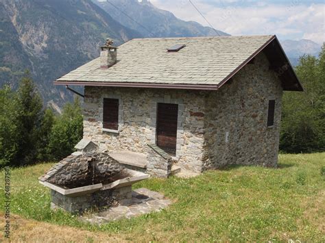 Steinhütte in den Alpen Stock Foto Adobe Stock