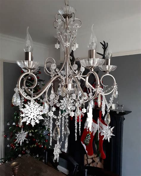 50 Christmas Chandelier décor ideas for gorgeous beauty raining over you