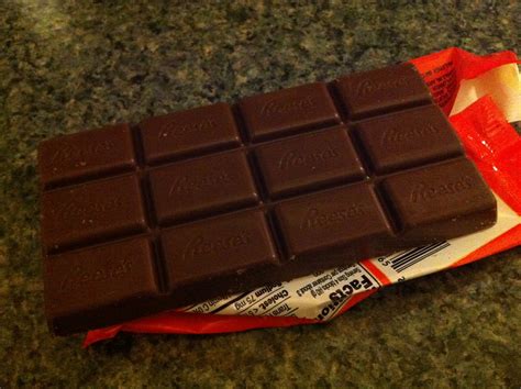 FATGUYFOODBLOG: The Reeses...chocolate bar?