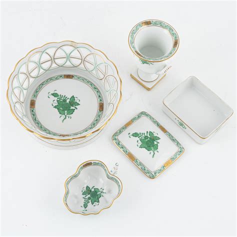 A 31 Piece Chinese Bouquetgreen Apponyi Porcelain Mocha Service