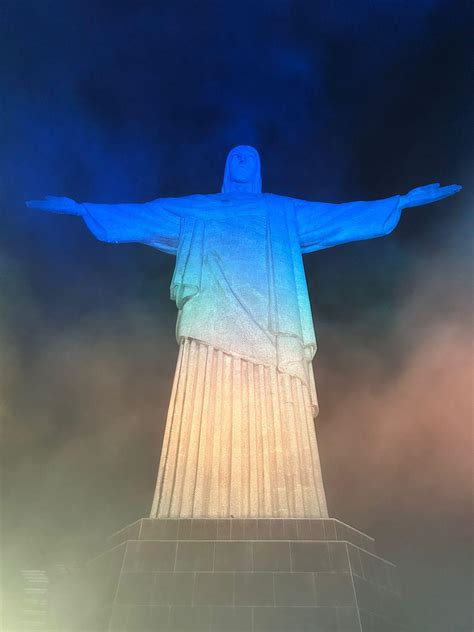 Cristo Redentor Iluminado Cores Da Semana Mundial Do Investidor