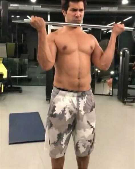 WATCH Varun Dhawan Flaunts His Abs As He Sweats It Out In Gym