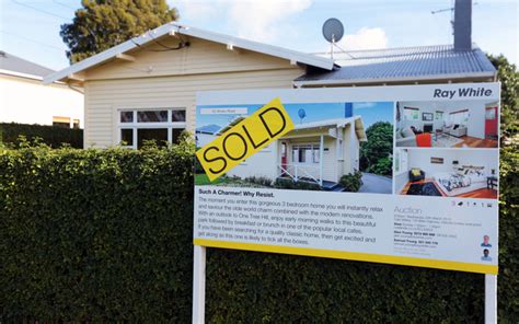 Aucklands Average House Value Tops 1 Million Radio New Zealand News