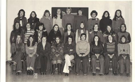 Photo de classe Bep comptabilite 1ère année 76 77 de 1976 Lycée