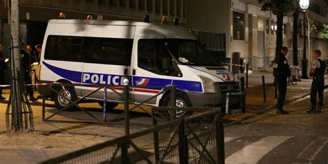 Agressions Au Couteau à Paris Un Blessé Dans Un état Critique Garde à