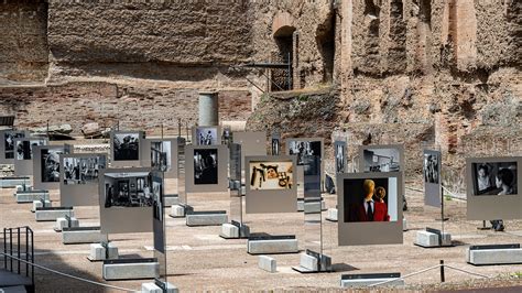 Alle Terme Di Caracalla La Mostra Narciso La Fotografia Allo Specchio