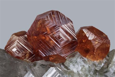 Mineral Luster: Examples and Information