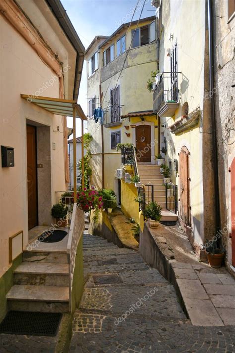 Una Calle Estrecha En Contursi Un Casco Antiguo En La Provincia De