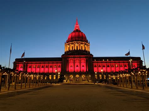 Coronavirus San Francisco se solidariza con España iluminando la