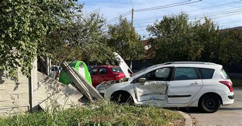 FOTO Accident cu două victime la Timișoara O mașină a trecut prin